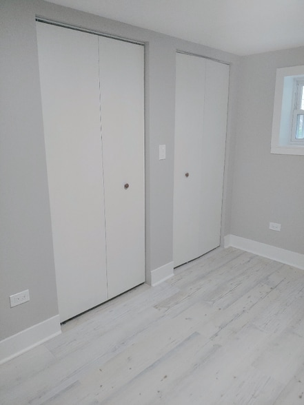 Building Photo - 2204 W Ainslie St