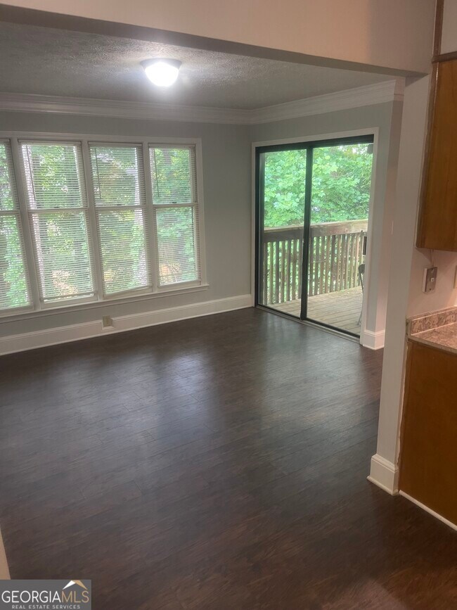 Building Photo - 5035 Highland Hills Pkwy