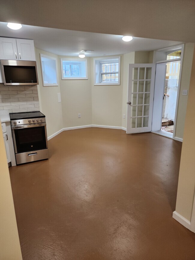 Building Photo - 205 15th St NE