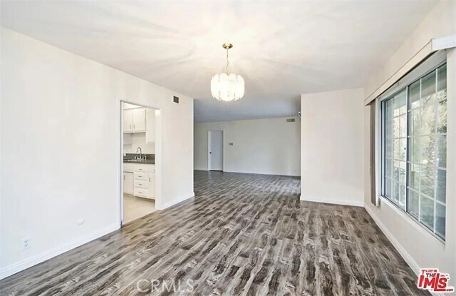 Building Photo - 837 S Windsor Blvd