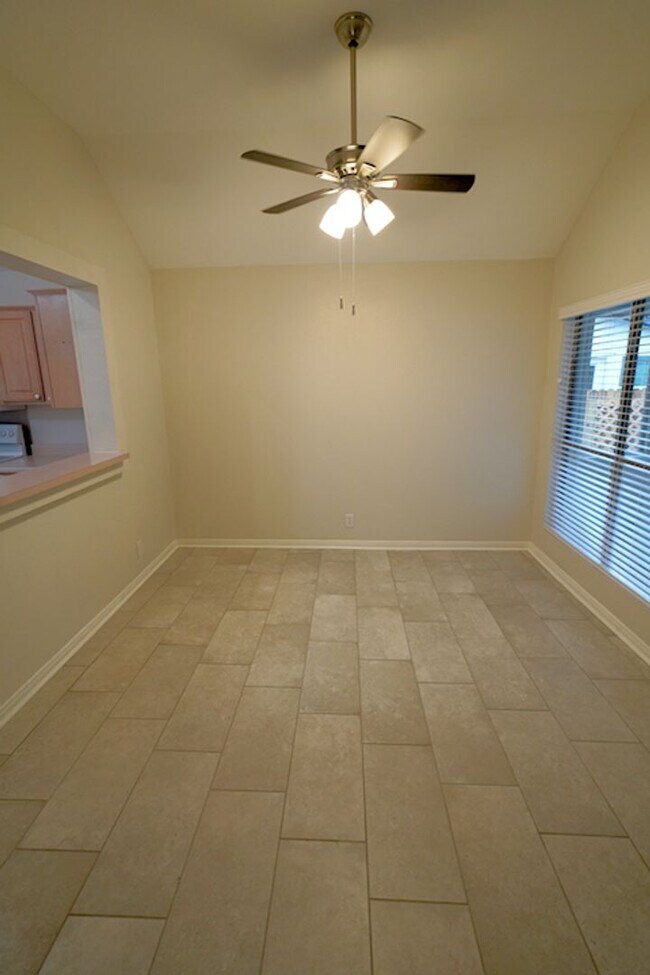 Building Photo - Beautiful Home in the desirable Shavano Ga...
