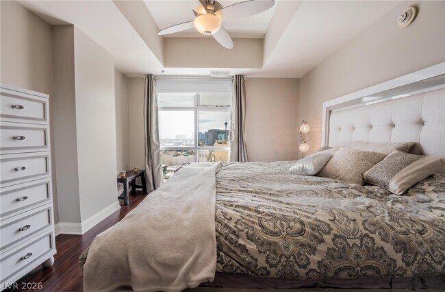 Building Photo - 150 S Las Vegas Blvd