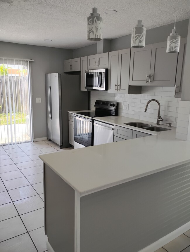 Building Photo - 4898 Orleans Ct
