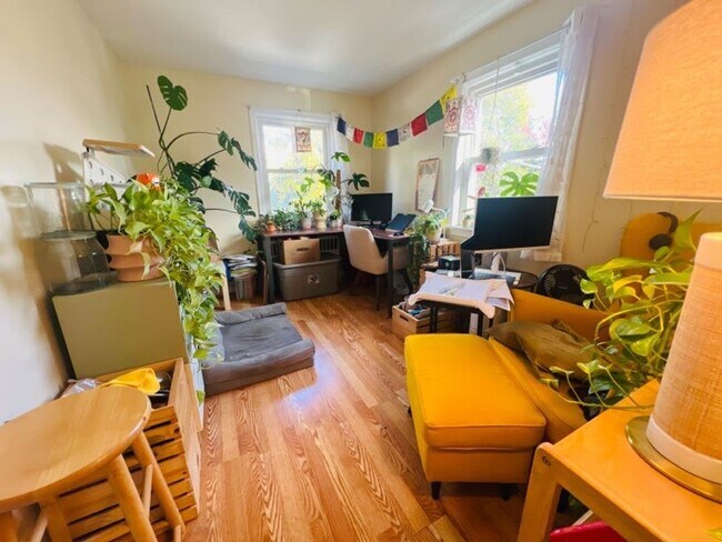 Building Photo - Gorgeous 3-Bedroom Home in Havertown! Avai...