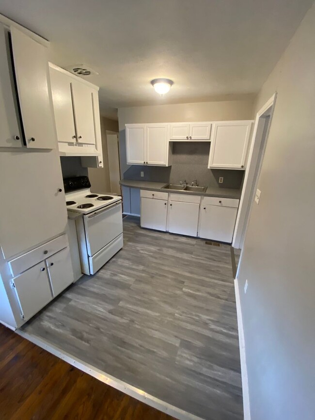 Building Photo - **AVAILABLE NOW**East Columbus 3 Bedroom /...