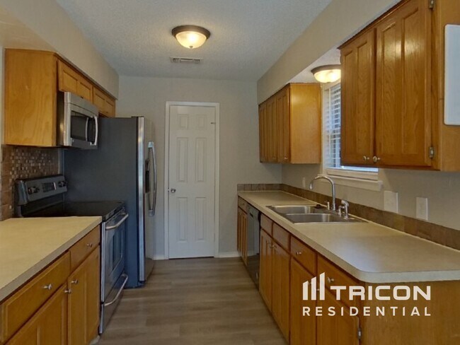 Building Photo - 8033 Berrybrook Dr