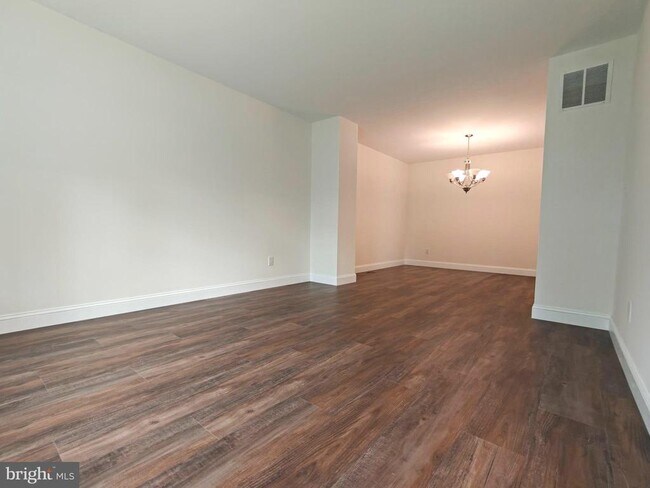 Building Photo - 104 Coventry Way