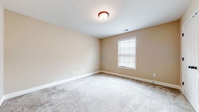 Building Photo - 802 Urton Woods Way