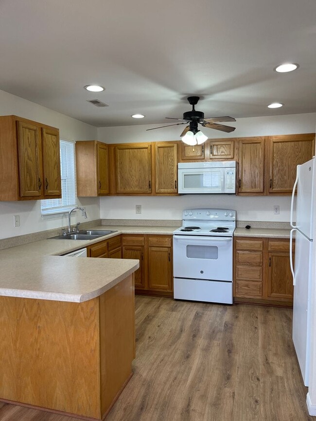 Building Photo - 16830 Huntington Ln