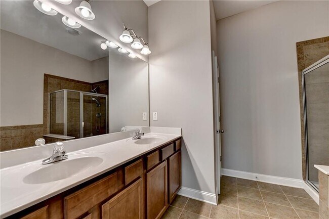 Building Photo - 812 Red Hart Ln