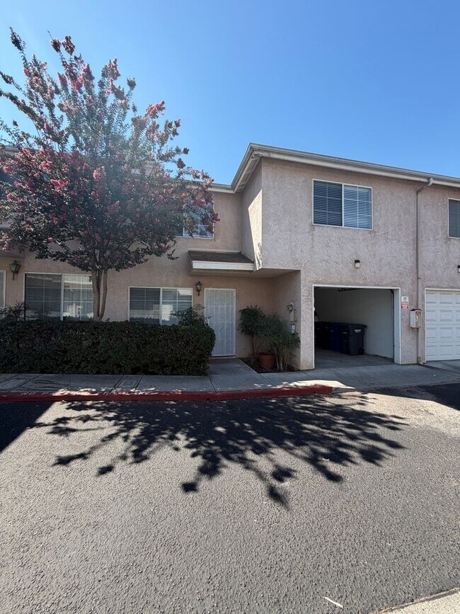 Building Photo - 1031 S Mollison Ave