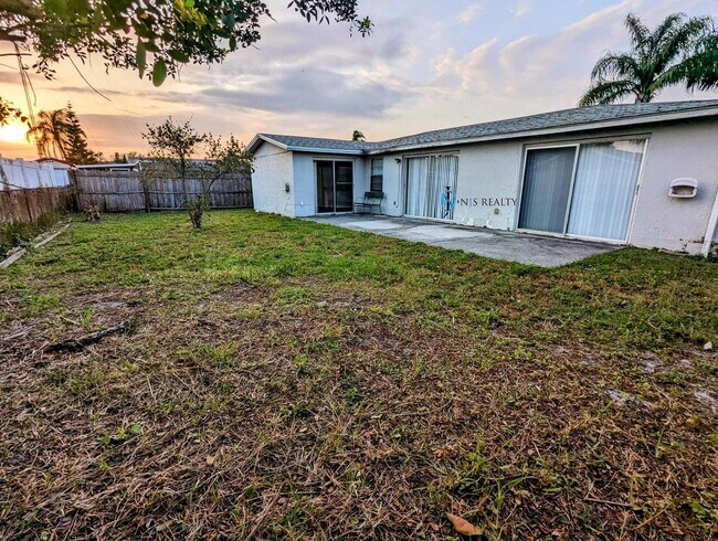 Building Photo - 3136 Pinon Dr