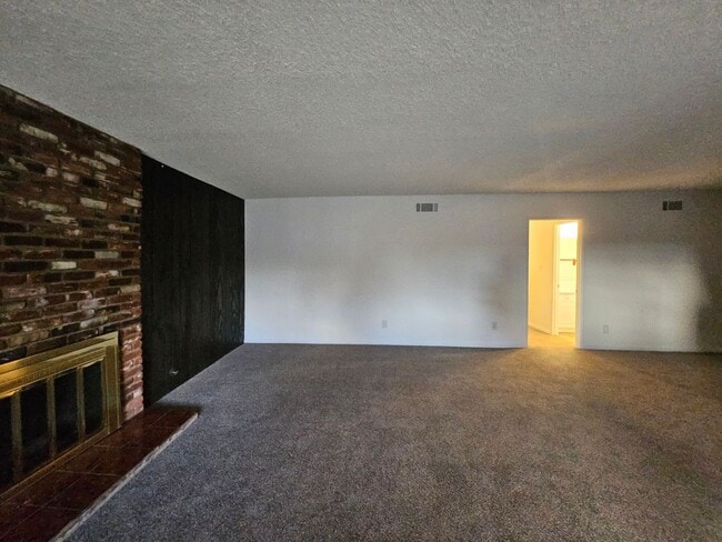 Building Photo - Private Country Retreat with Pool on Nearly Half an Acre