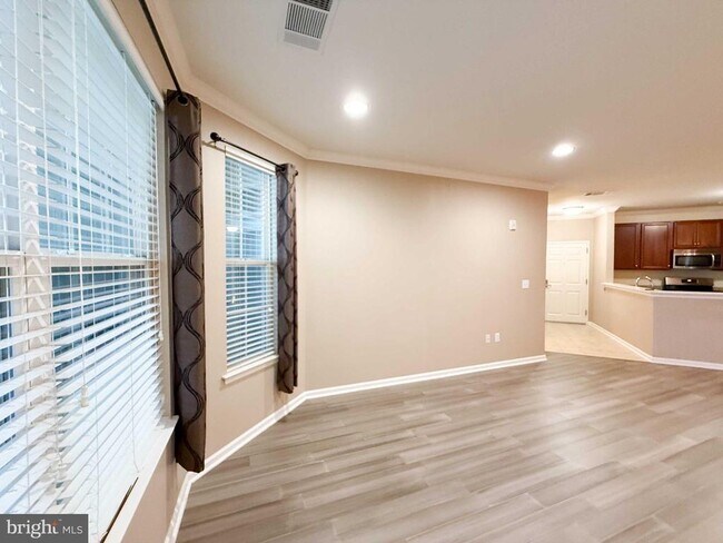 Building Photo - 350 W Elm St