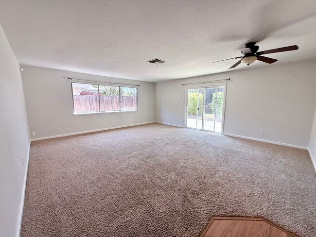 Building Photo - 3-BED 2-BATH WITH SPACIOUS BONUS FAMILY ROOM IN QUIET NEIGHBORHOOD