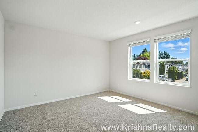 Building Photo - Modern & Spacious 3 BD* 2BA* Brand-New Sin...