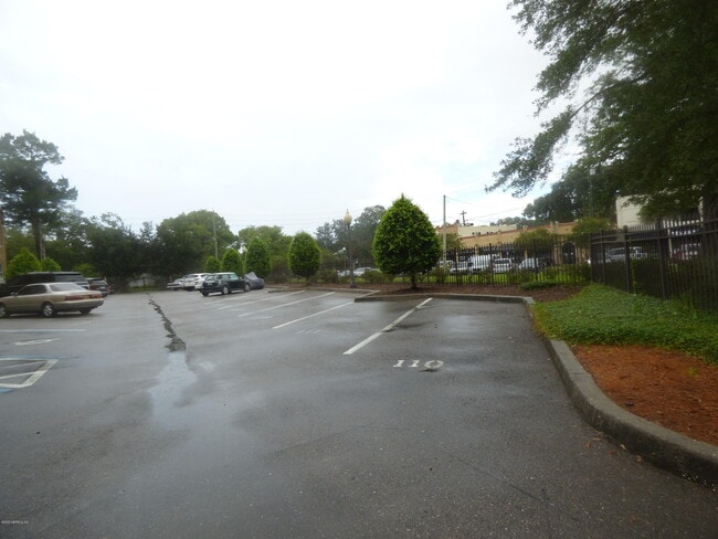 Building Photo - 2525 College St