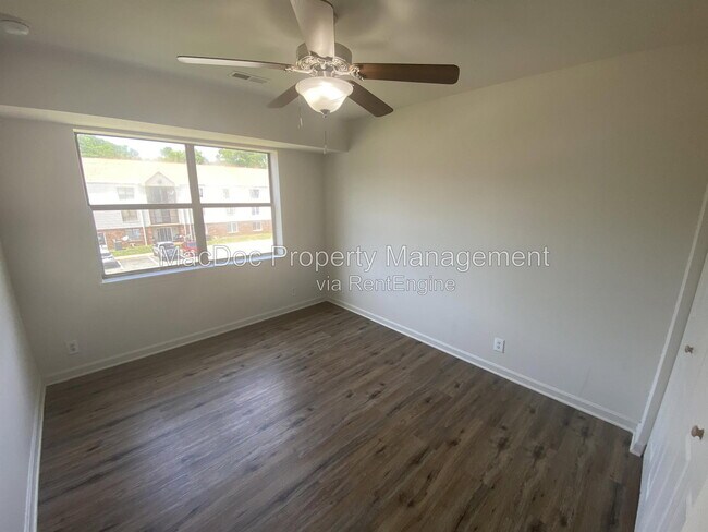Building Photo - 100 Chesterfield Ln