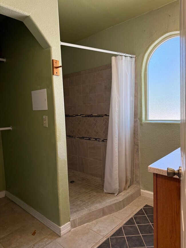 Building Photo - Charming Barndominium Rental with Scenic F...