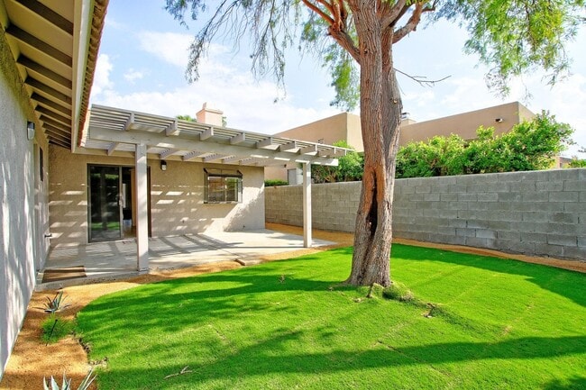 Building Photo - 78615 Bottlebrush Dr
