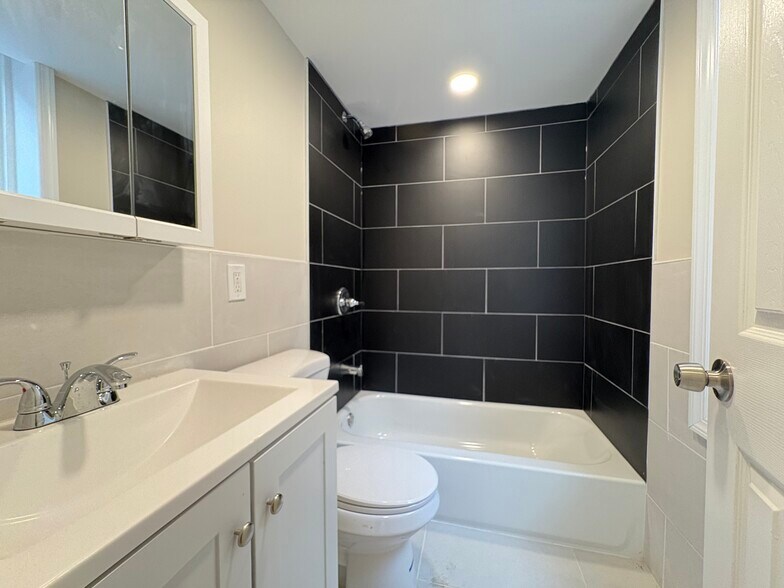 Unit 14 - 88 Pulaski St