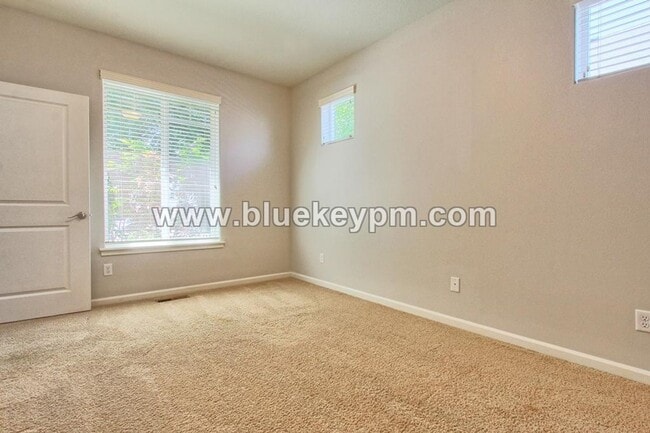 Building Photo - 3 Bed, 2.5 Bath Home in Battle Ground With Primary Suite on Main Floor