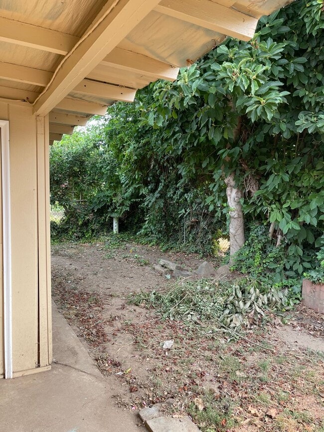 Building Photo - 3 Bedroom 1 Bath Home w/ 2 Car Garage