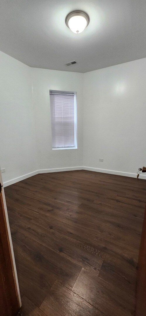 Building Photo - 1453 N Lotus Ave