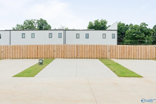 Building Photo - 2510 Freeman Rd SW