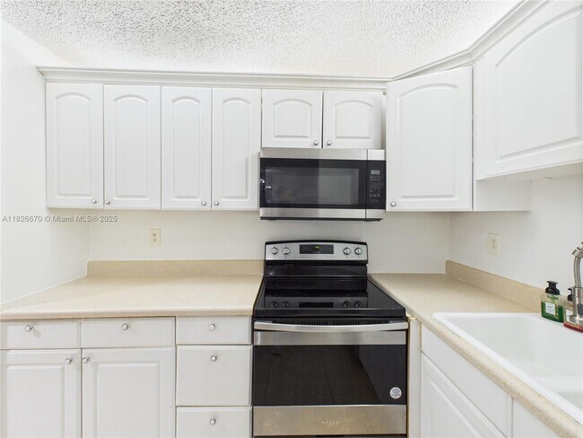Building Photo - 4113 NW 88th Ave