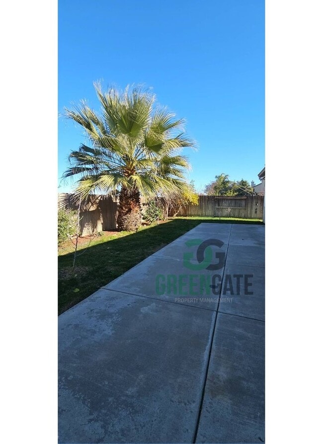 Building Photo - Available Now! 3 Bedroom 2 Bath Spacious Home in Tracy!!