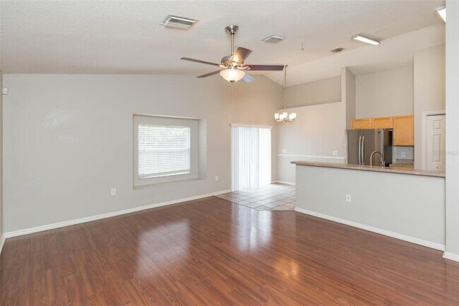 Building Photo - 4550 Roundview Ct