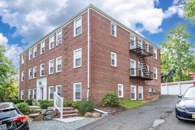 Building Photo - 378 Claremont Ave