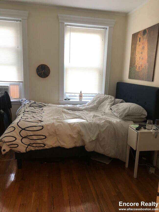 Building Photo - 360 Riverway