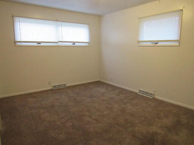 Building Photo - 345 8th St