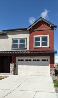 Building Photo - Beautiful End Unit Townhome in Flying Horse