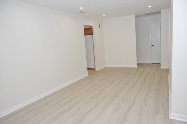 Building Photo - Naples Park - 3 Bedroom/2 Bath - Annual Re...