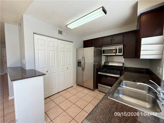 Building Photo - 6122 Meadow View Ln