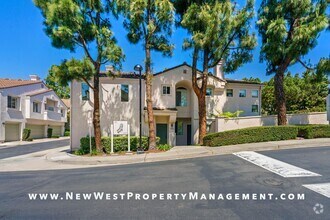 Building Photo - Newly renovated 2-bedroom UTC townhome in ...