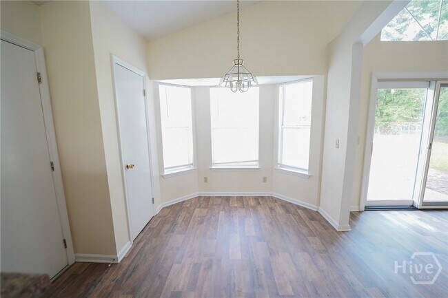 Building Photo - 102 Whippoorwill Ln E