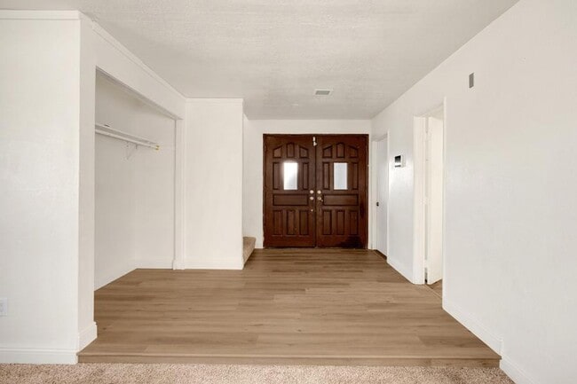 Building Photo - 17705 Vista Point Dr