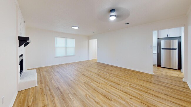 Building Photo - 4072 Melrose Dr