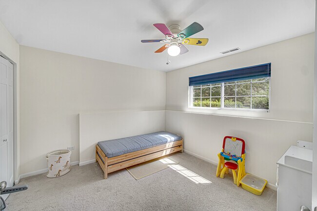 Building Photo - 2528 Dunraven Ave