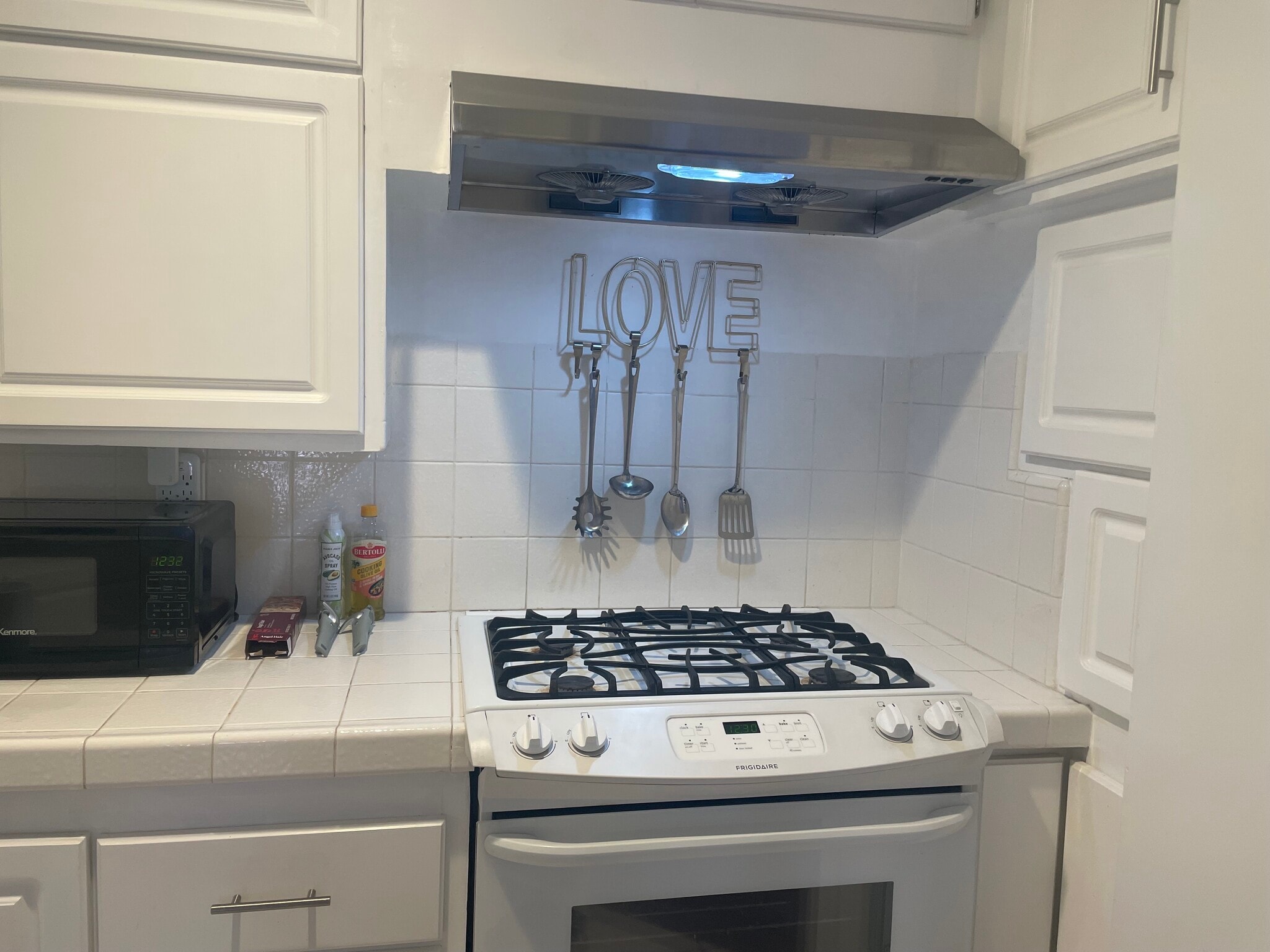 Kitchen (Common) - 2855 Duarte Rd