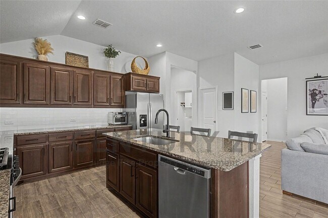 Building Photo - 1825 Agarito Dr