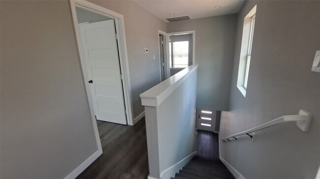 Building Photo - 9806 Fillmore St