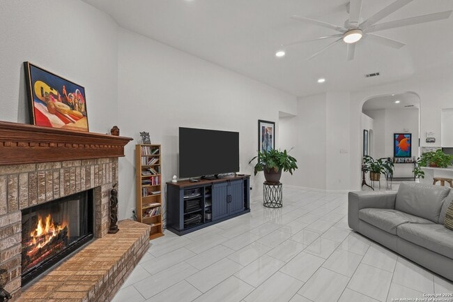 Building Photo - 10903 Wilson Oaks Dr