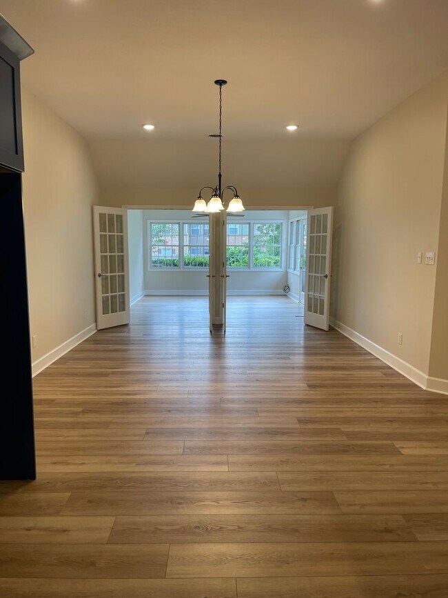 Building Photo - 383 Paine Lake Dr