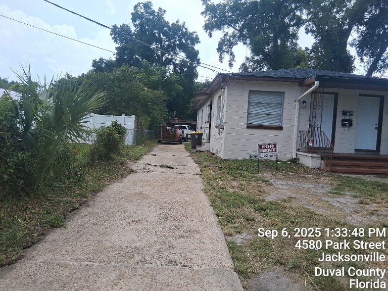 Building Photo - 4584 Park St