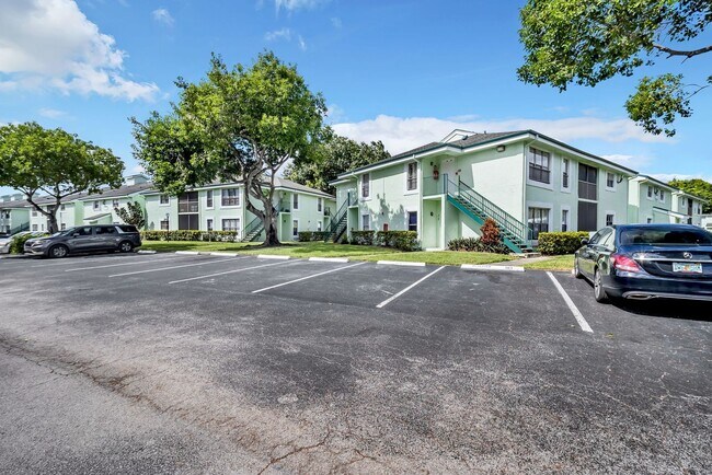 Building Photo - Cozy 2/1 Home in Sunrise!